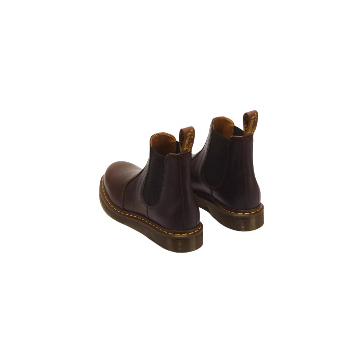 Dr. Martens 2976 Ambassador unisex marrón de piel vista posterior tres cuartos