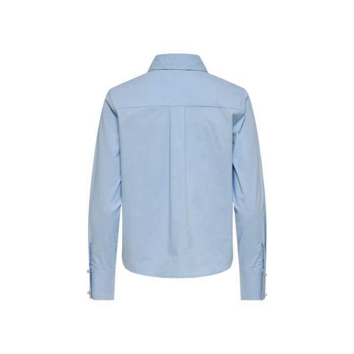 Only camisa de mujer azul claro con lazos de perlas vista posterior