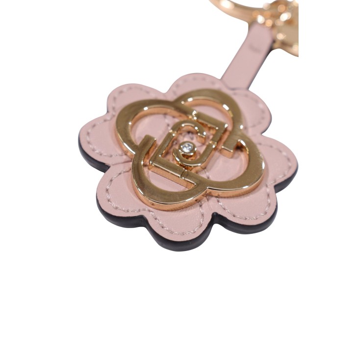 Detalle frontal del trébol del llavero rosa Liu-Jo Fourleaf Key Ring
