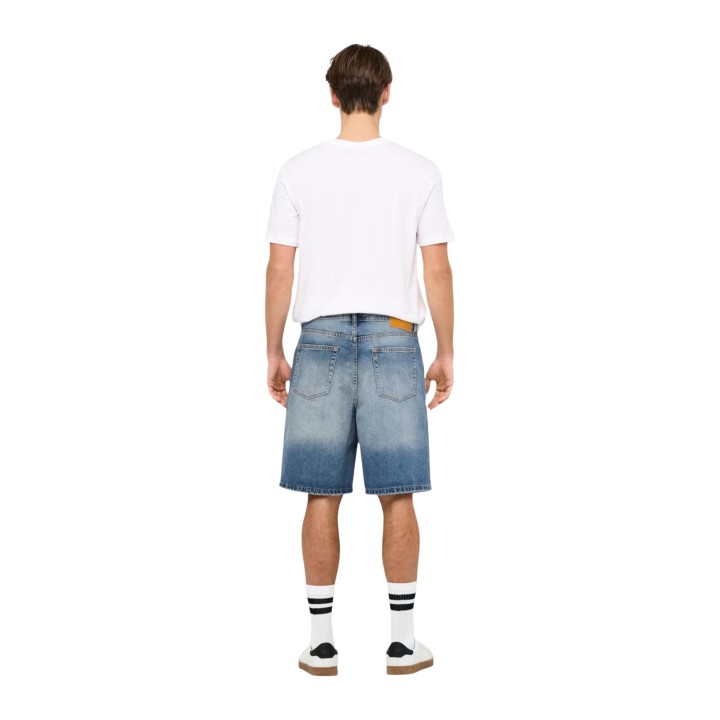 Only & Sons pantalón corto de hombre en denim azul claro vista posterior