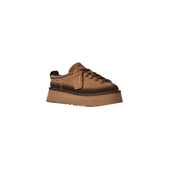 UGG Heritage Lace-Up Slipper 1180361 para mujer en ante marrón vista tres cuartos frontal