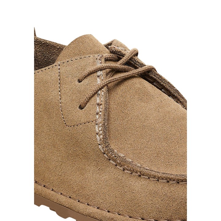 Detalle del zapato de hombre Birkenstock Utti Lace 1034384 taupe de ante
