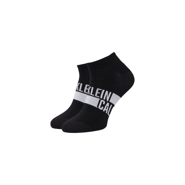 Calvin Klein Jeans calcetines cortos de hombre negros vista de tres cuartos