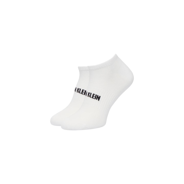 Calvin Klein Jeans calcetines cortos de hombre blancos vista de tres cuartos