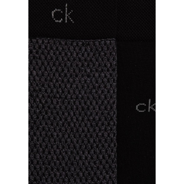 Detalle de calcetines negros de hombre Calvin Klein Jeans modelo 701241442