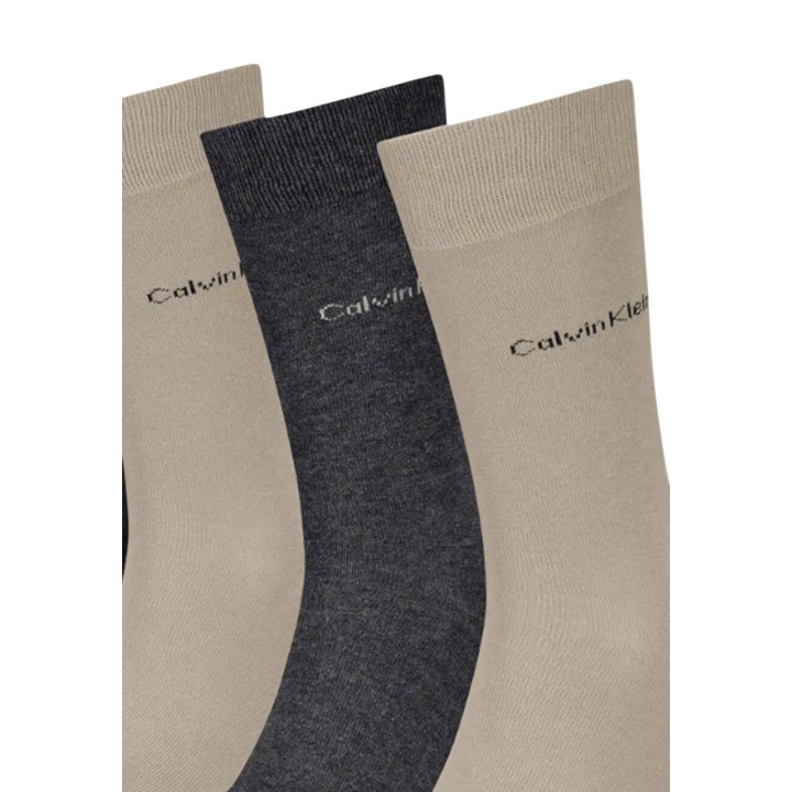 Detalle de calcetines largos Calvin Klein Jeans para hombre en beige y gris