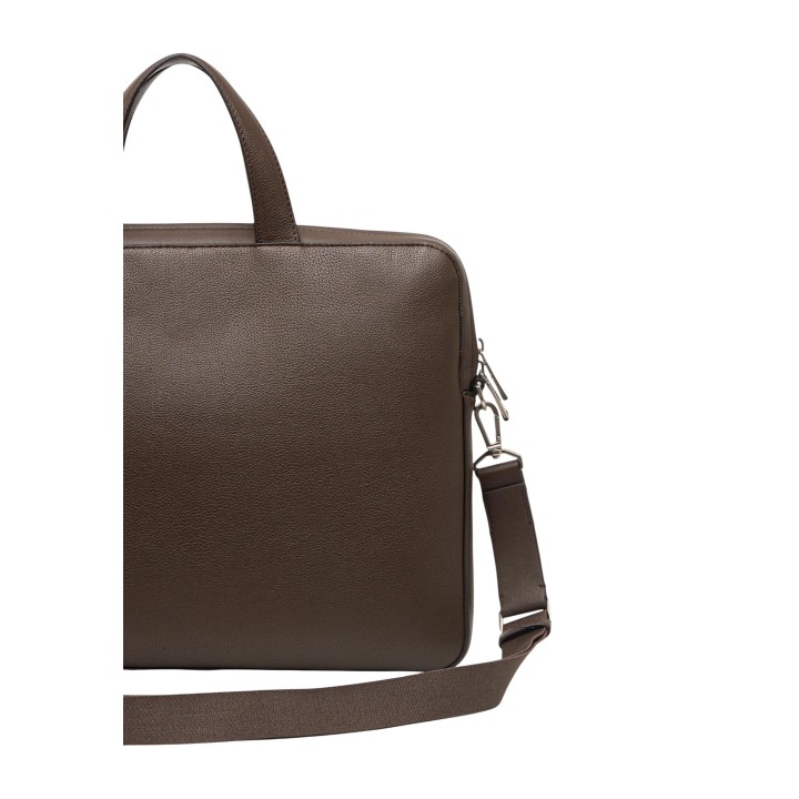 Bolso marrón Calvin Klein para hombre Micro Pebble Slim Briefcase vista posterior