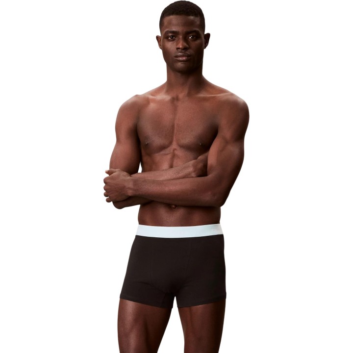 Bóxer Calvin Klein Underwear para hombre negro con cinturilla blanca vista frontal