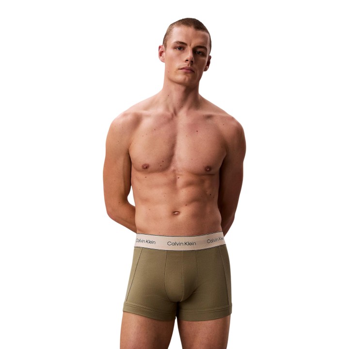 Bóxer Calvin Klein Underwear para hombre en color mud vista frontal