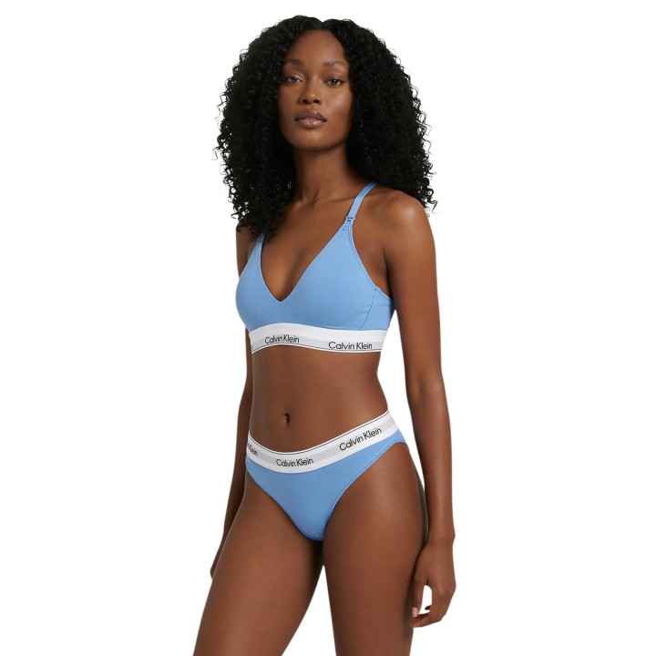 Calvin Klein brasileña azul para mujer en vista frontal