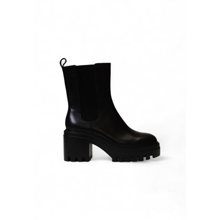 Botín Chelsea negro de tacón para mujer Calvin Klein YW0YW01547 vista lateral