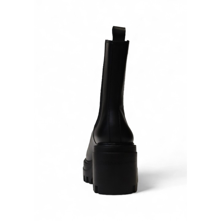 Botín Chelsea negro de tacón para mujer Calvin Klein YW0YW01547 vista posterior