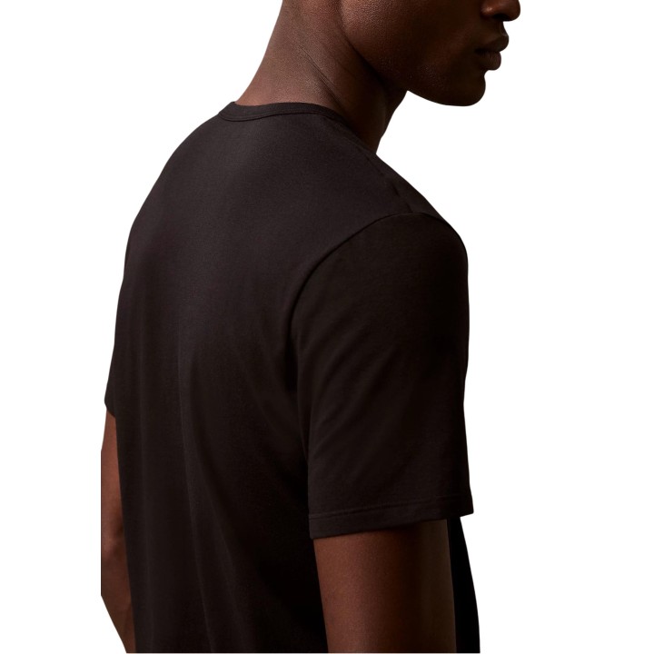 Calvin Klein Underwear camiseta interior de hombre negra detalle de hombro y manga