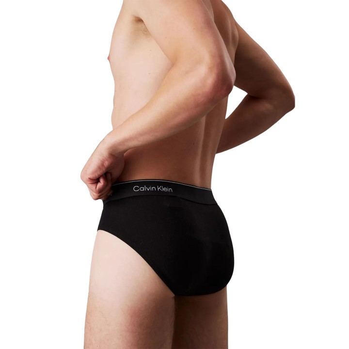 Slip negro para hombre Calvin Klein Underwear LV00NB4388 vista posterior