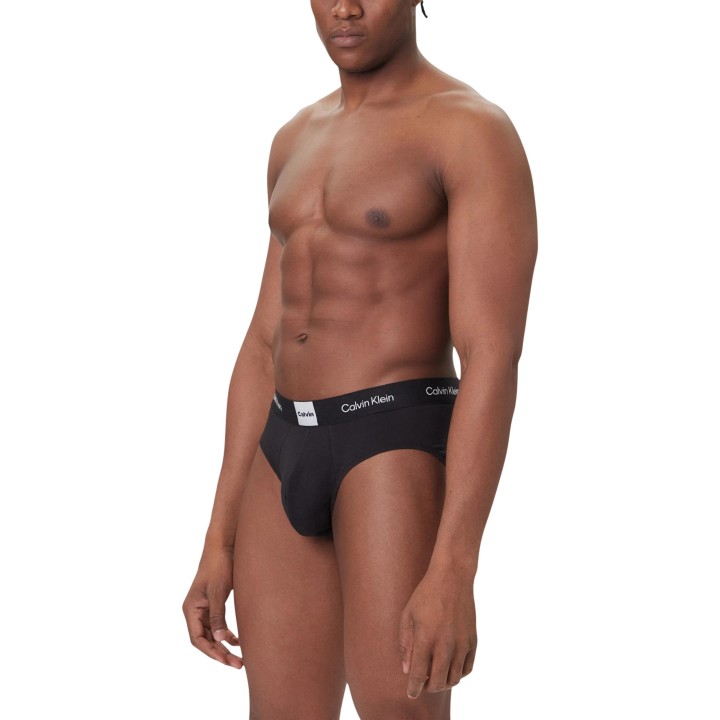 Calvin Klein Underwear slip negro de hombre Hip Brief 3PK vista tres cuartos