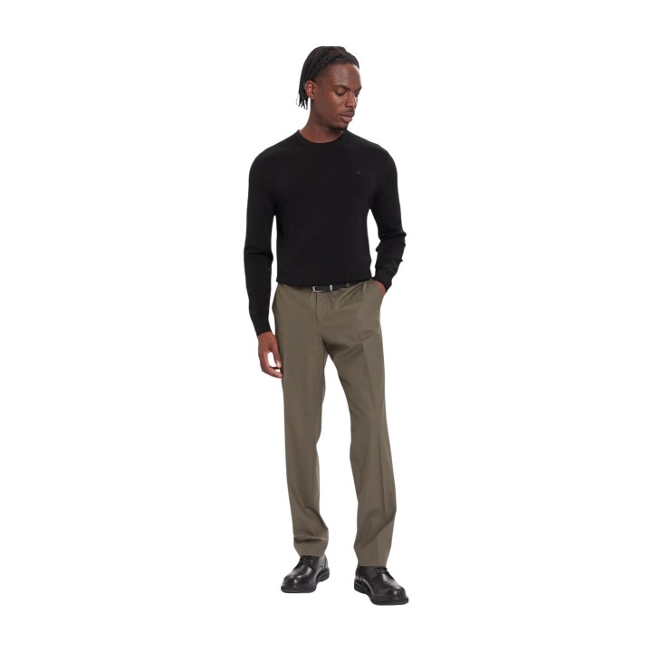 Calvin Klein jersey de hombre negro de lana merino vista tres cuartos