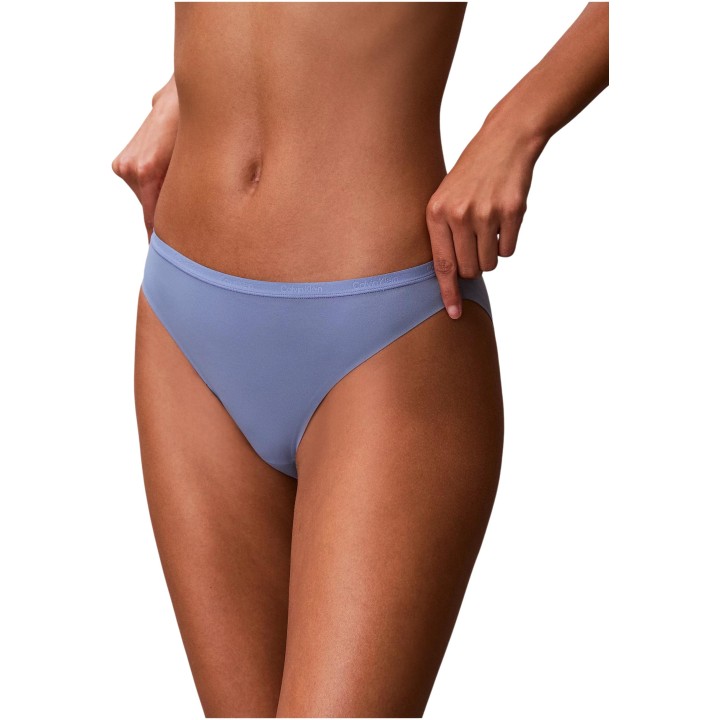 Calvin Klein Underwear bikini violeta para mujer vista frontal de detalle