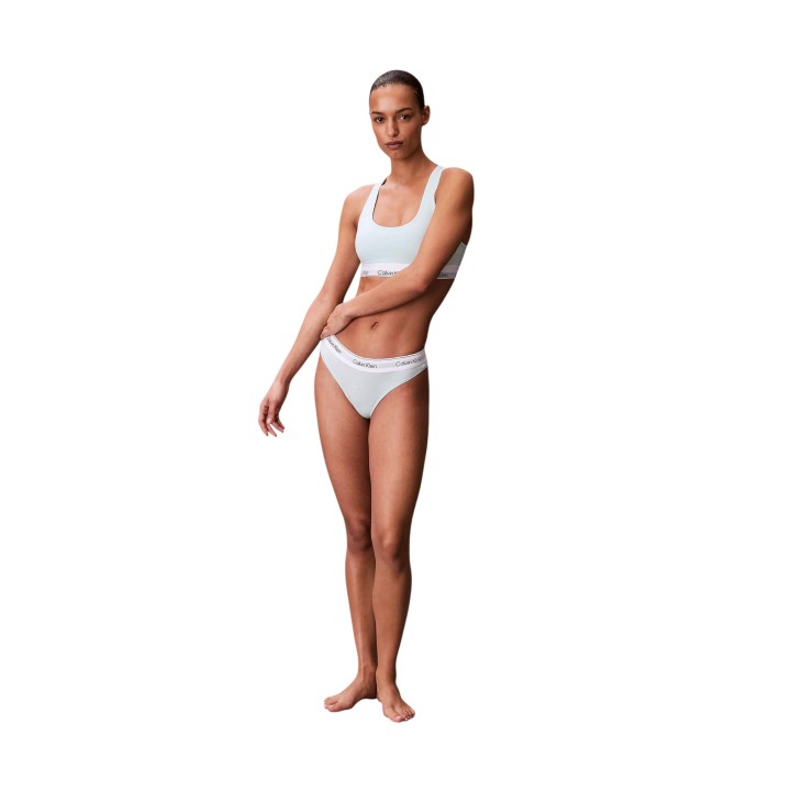 Calvin Klein Underwear tanga de mujer mint vista de tres cuartos