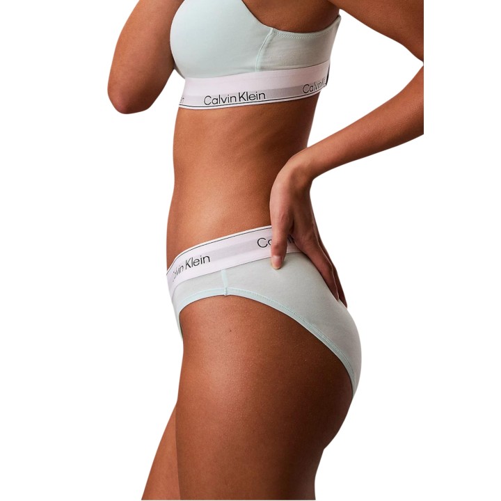 Bikini de mujer Calvin Klein Underwear color menta vista tres cuartos posterior