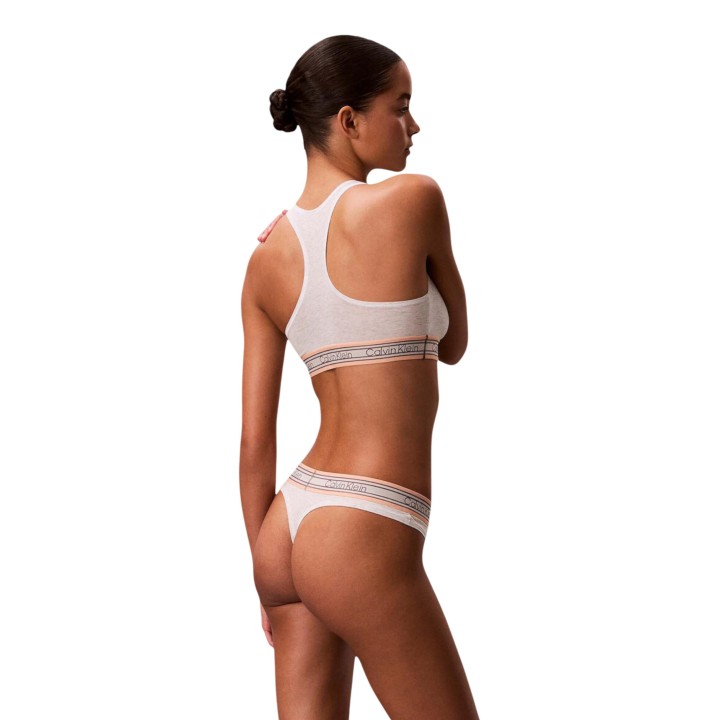 Sujetador Calvin Klein Underwear de mujer color crema modelo LV00QF8692 vista posterior