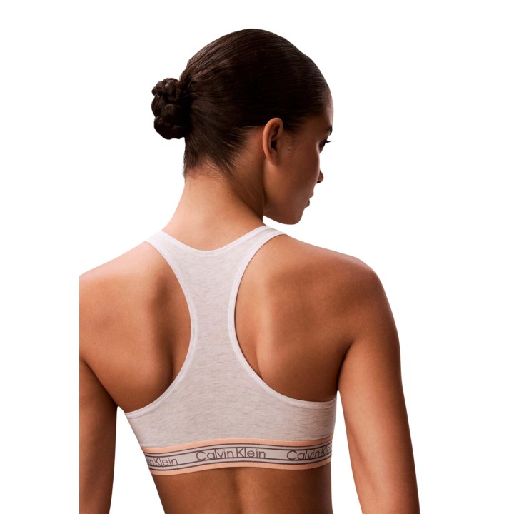 Sujetador Calvin Klein Underwear de mujer color crema modelo LV00QF8692 detalle posterior