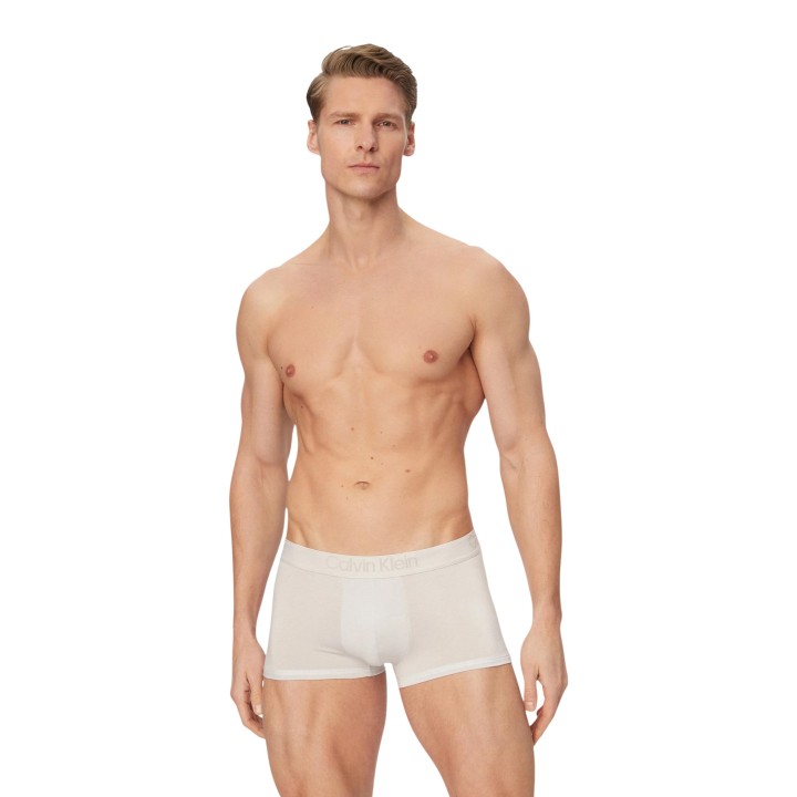 Calvin Klein Underwear bóxer de hombre en gris claro vista frontal en modelo