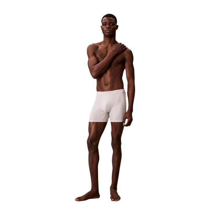 Calvin Klein bóxer de hombre en color gris claro vista de tres cuartos