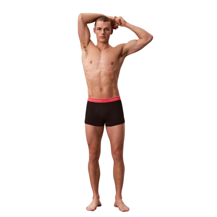 Bóxer trunk Calvin Klein Underwear para hombre en color negro vista frontal completa
