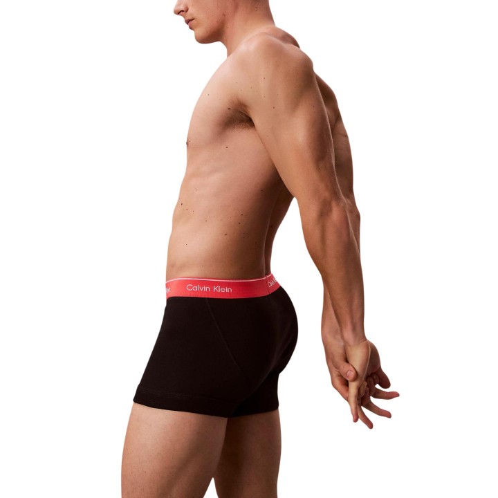 Bóxer trunk Calvin Klein Underwear para hombre en color negro vista lateral