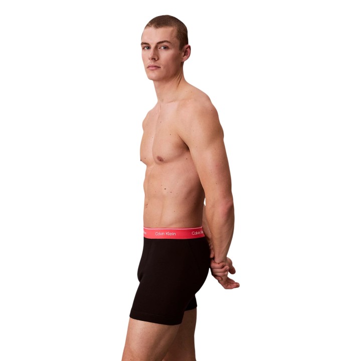 Calvin Klein Underwear bóxer de hombre negro 000NB4003A vista tres cuartos