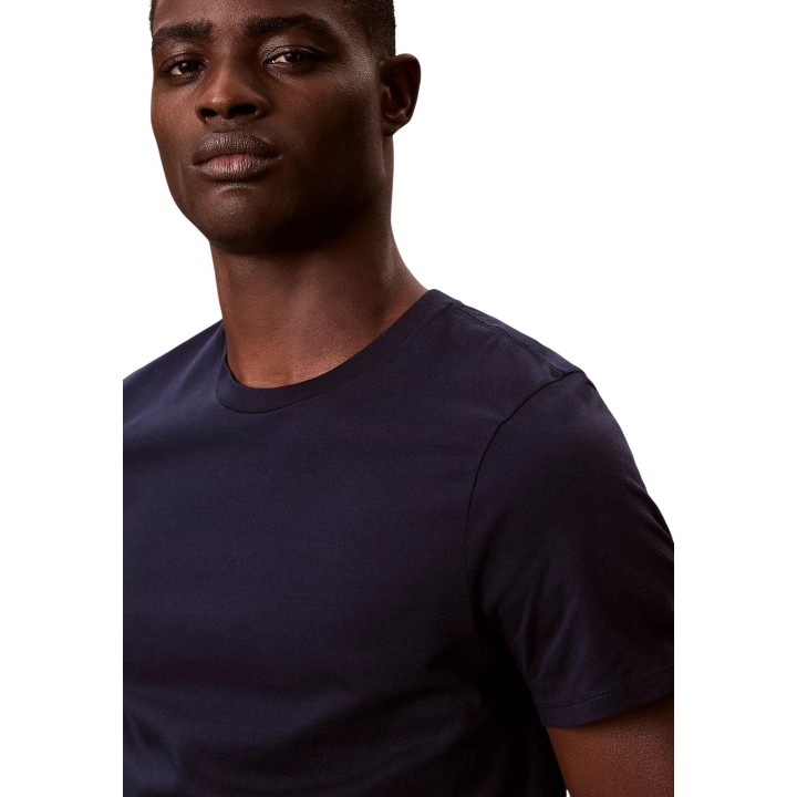 Calvin Klein Underwear camiseta interior de hombre azul marino detalle del cuello y tejido