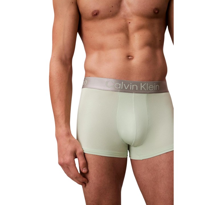 Bóxer trunk Calvin Klein Underwear de hombre gris claro en detalle frontal