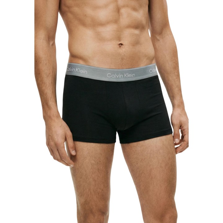 Bóxer Calvin Klein para hombre en negro con cintura gris vista frontal