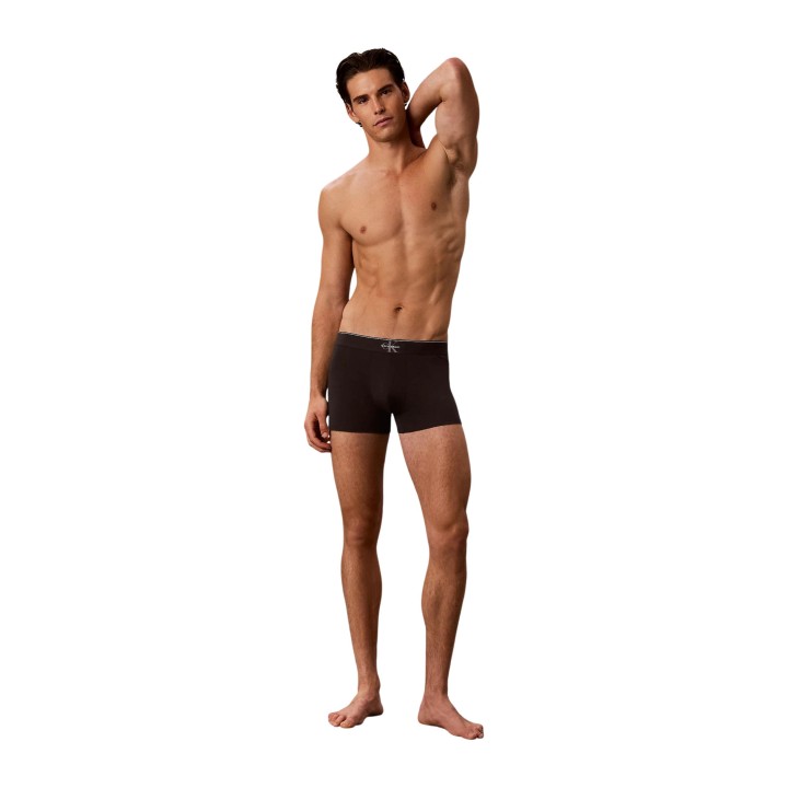 Bóxer Calvin Klein Underwear para hombre en negro vista tres cuartos