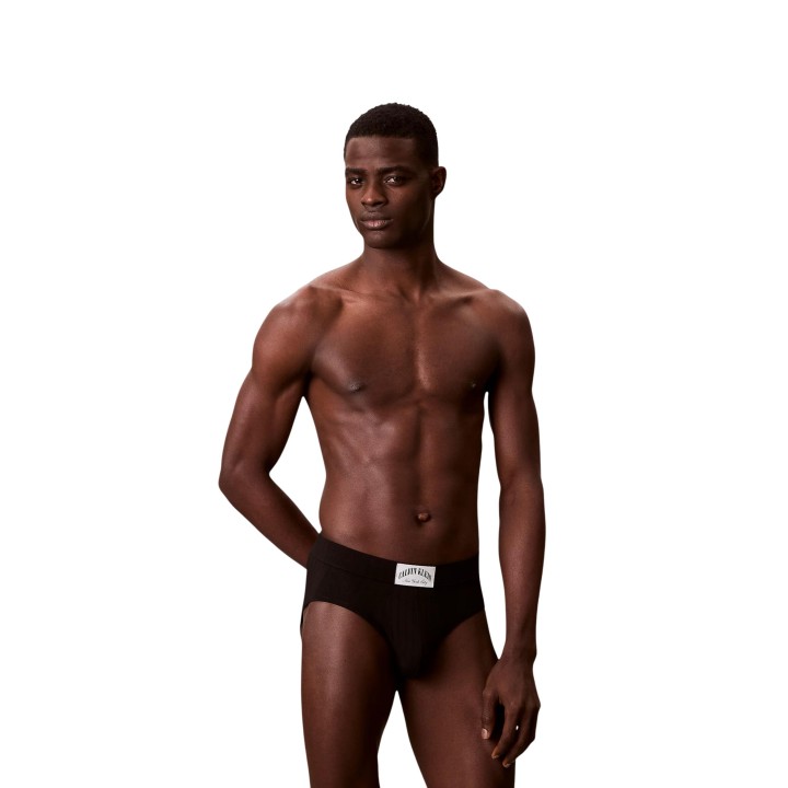 Slip negro de hombre Calvin Klein Underwear LV00NB4503 en vista frontal