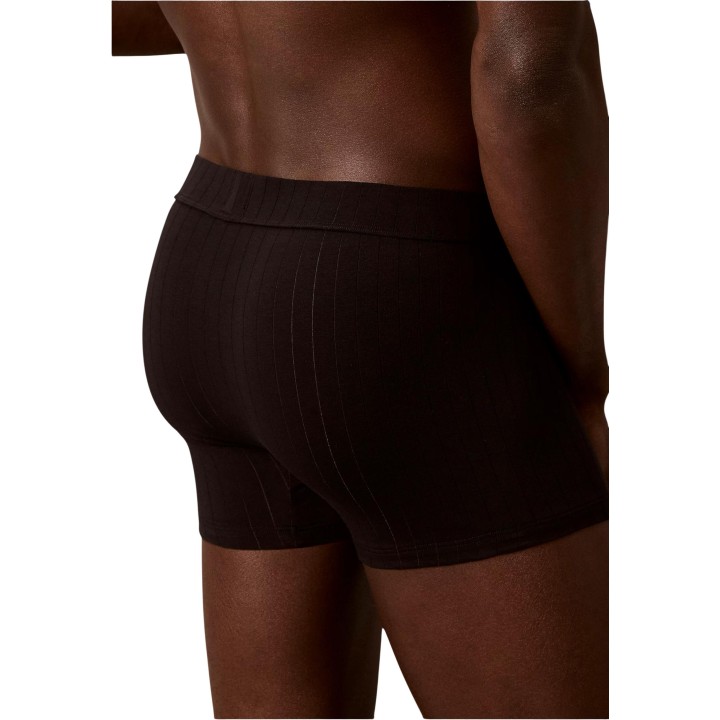 Detalle posterior del bóxer negro Calvin Klein Underwear para hombre