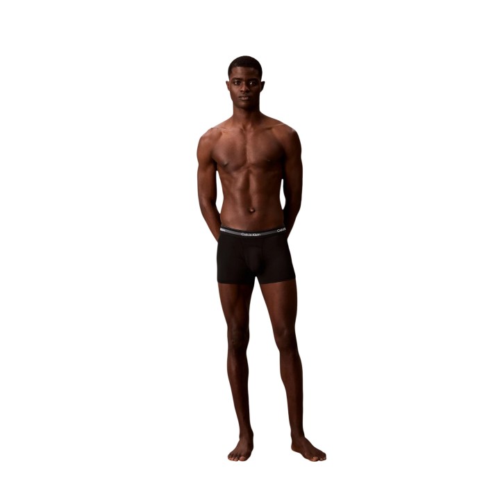 Bóxer negro de hombre Calvin Klein Underwear vista frontal de cuerpo entero