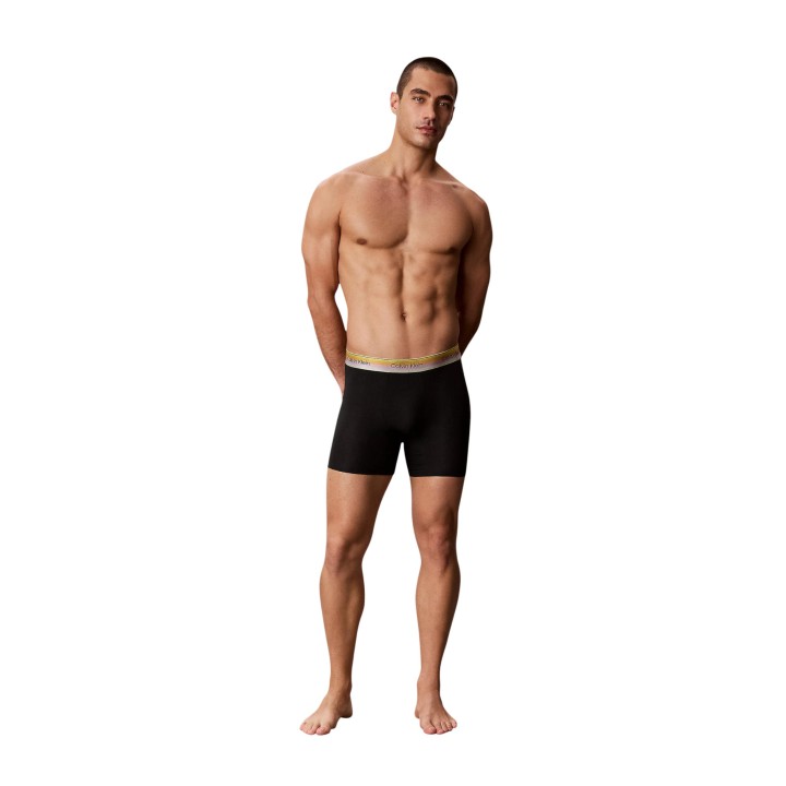 Calvin Klein Underwear bóxer negro de hombre vista frontal de cuerpo entero