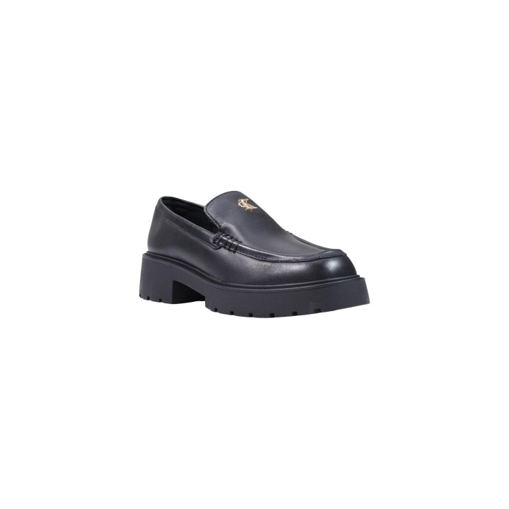 Calvin Klein mocasín de plataforma para mujer negro vista tres cuartos frontal