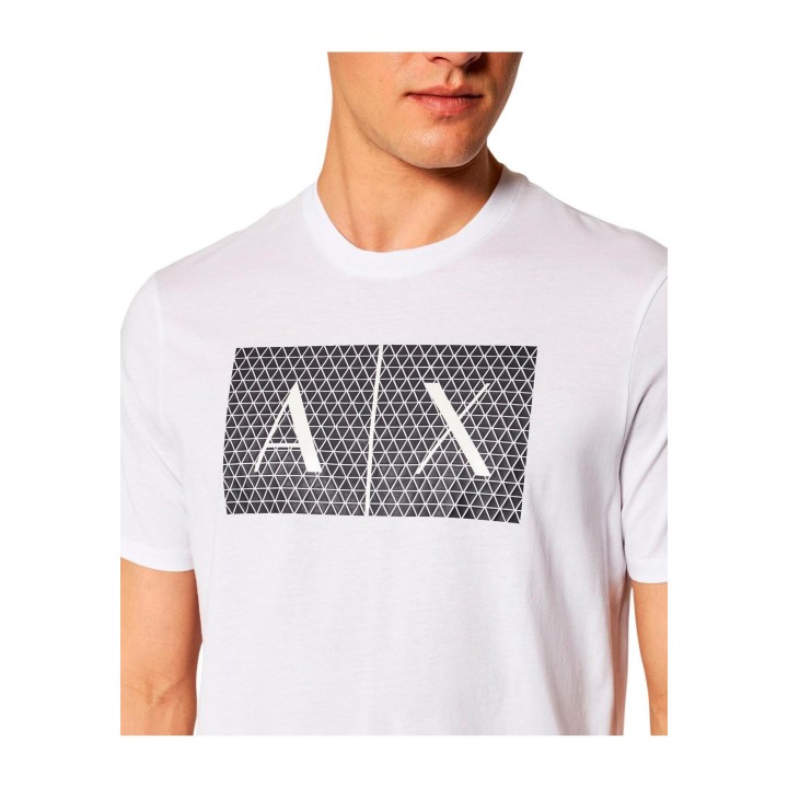 Armani Exchange camiseta blanca de hombre detalle frontal del estampado