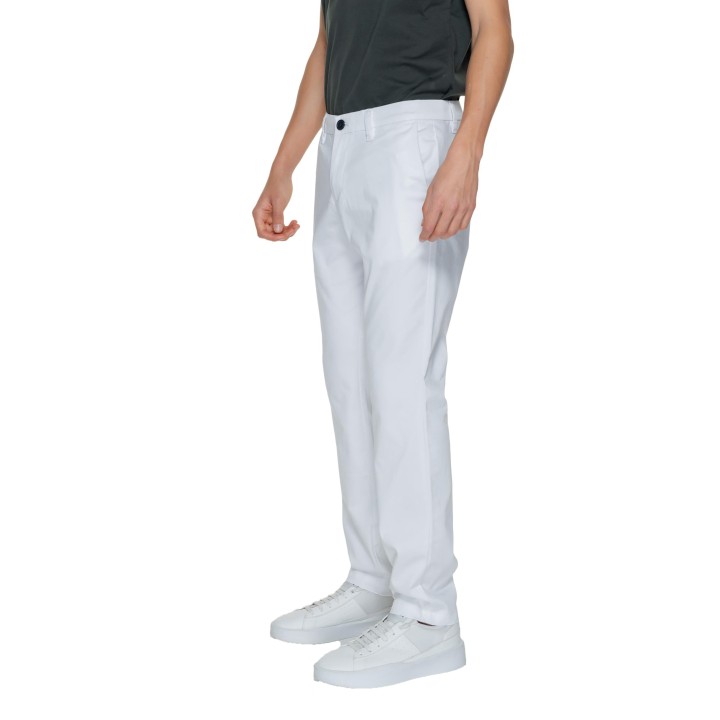 Pantalón blanco de hombre Armani Exchange 8NZP20 ZN1RZ vista de tres cuartos