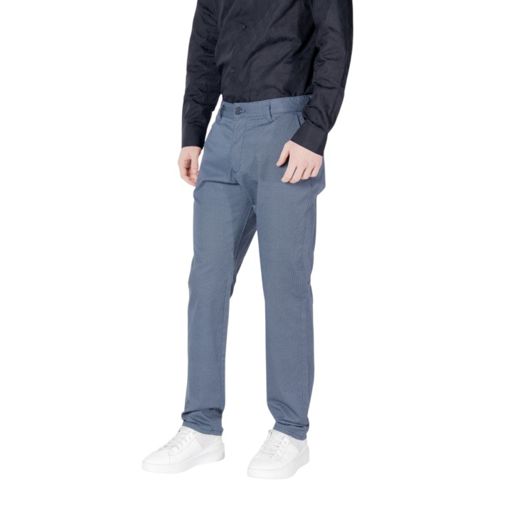 Armani Exchange pantalón de hombre azul oscuro vista de tres cuartos
