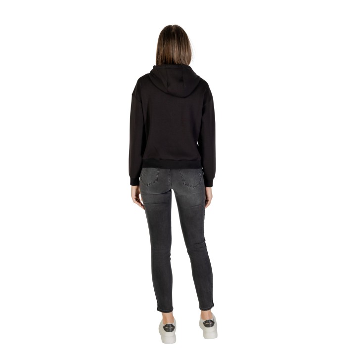 Armani Exchange sudadera de mujer negra con capucha y detalles dorados vista posterior