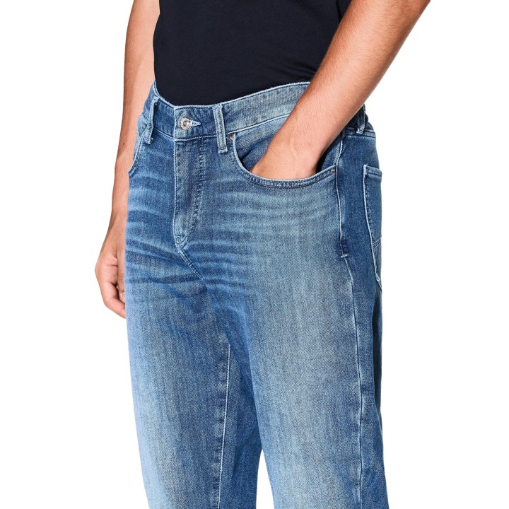 Armani Exchange vaqueros de hombre en denim azul claro detalle lateral del bolsillo