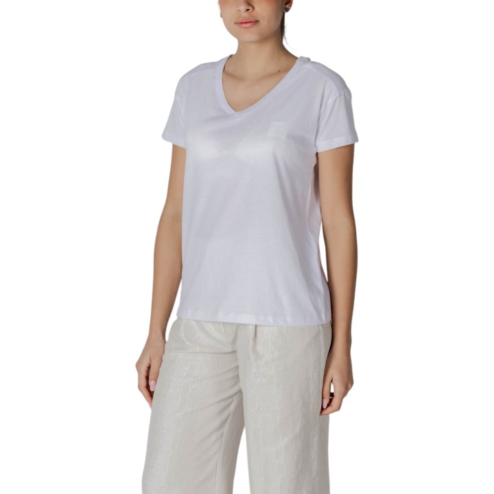 Armani Exchange camiseta blanca de mujer XW000531 AF10359 vista tres cuartos