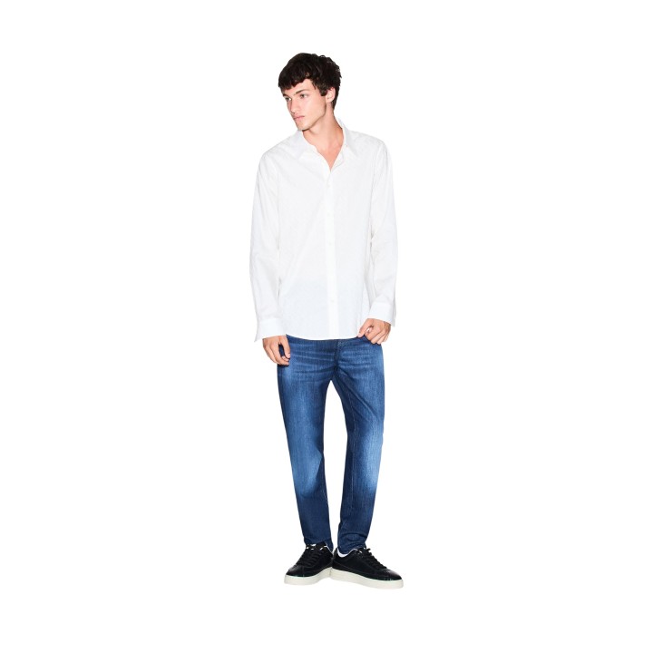 Armani Exchange camisa blanca de hombre XM001587 AF16631 vista de tres cuartos
