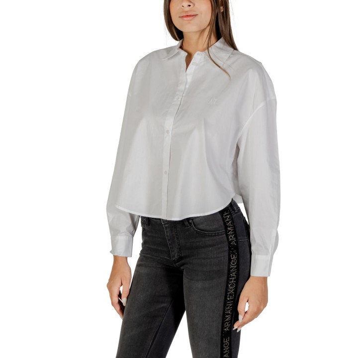 Armani Exchange camisa blanca de mujer vista de tres cuartos