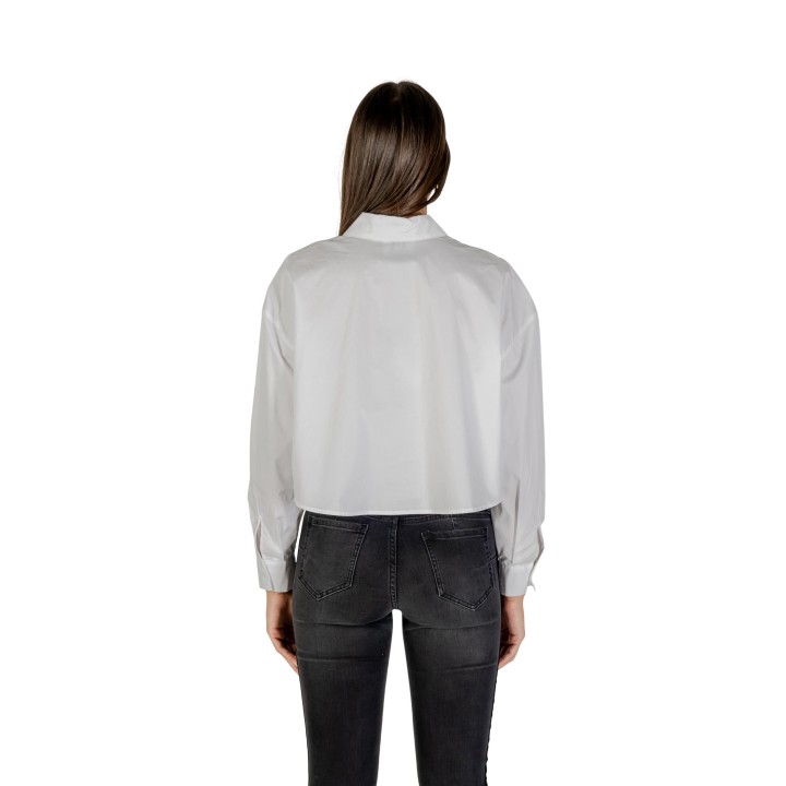 Armani Exchange camisa blanca de mujer vista posterior