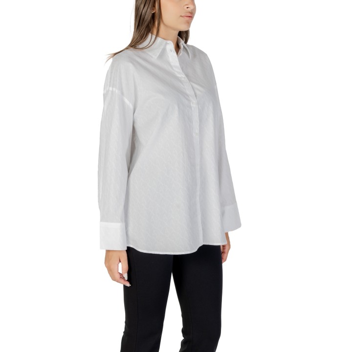 Armani Exchange blusa de mujer blanca XW001424 AF16631 vista de tres cuartos