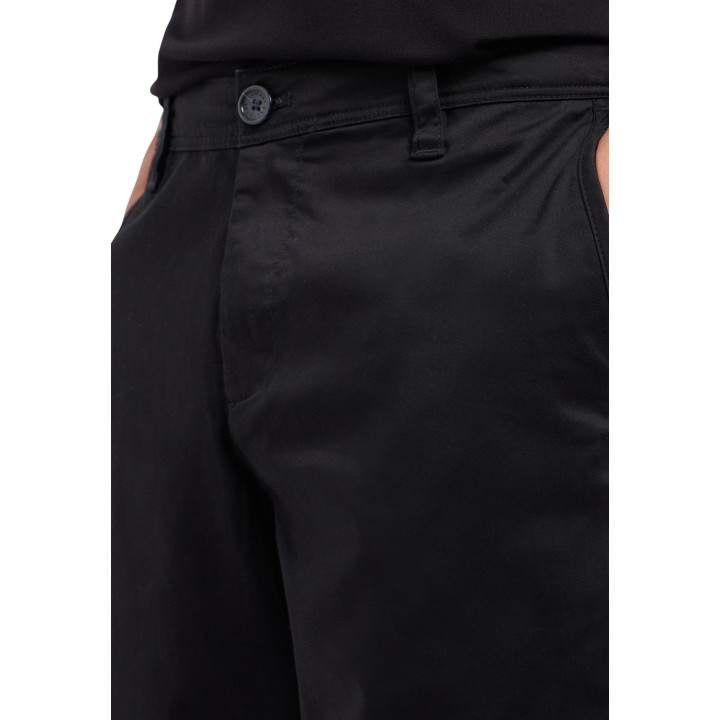 Detalle frontal del pantalón corto negro Armani Exchange 8NZS42 ZN1RZ